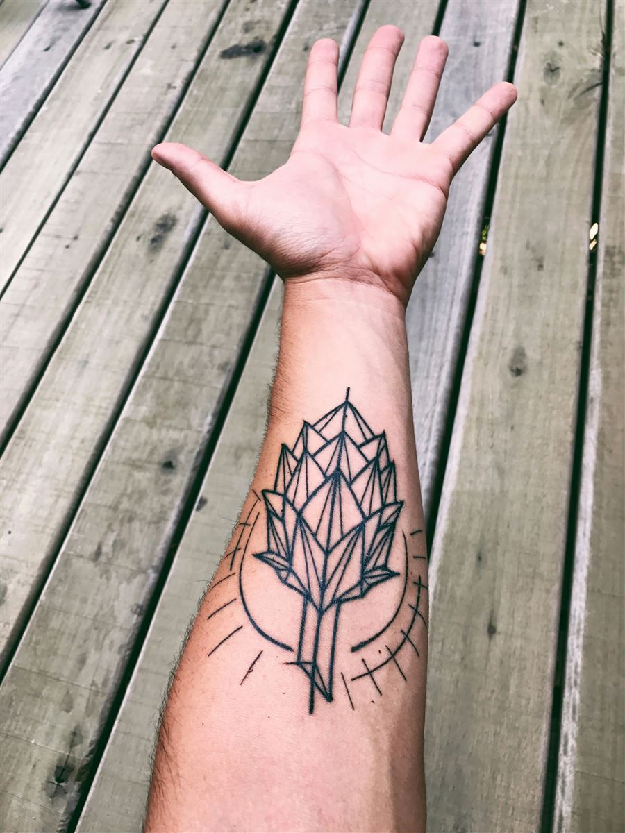 Tatuagem em traço fino cicatrizada
